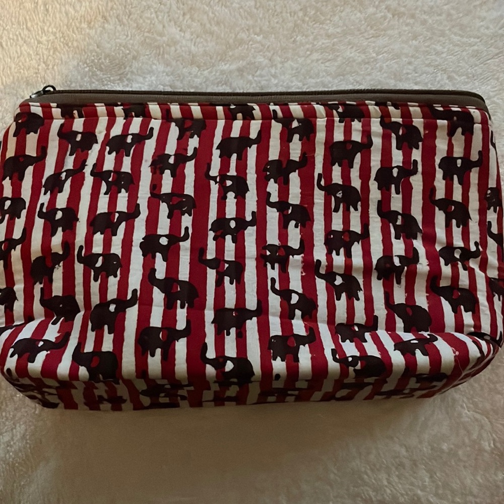 Novica cosmetic case